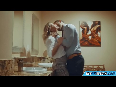 ❤️ Wanneer 'n rondborstige blondine jou in 'n openbare toilet verlei ️ Porno op af.passionfeverspot.ru ❌